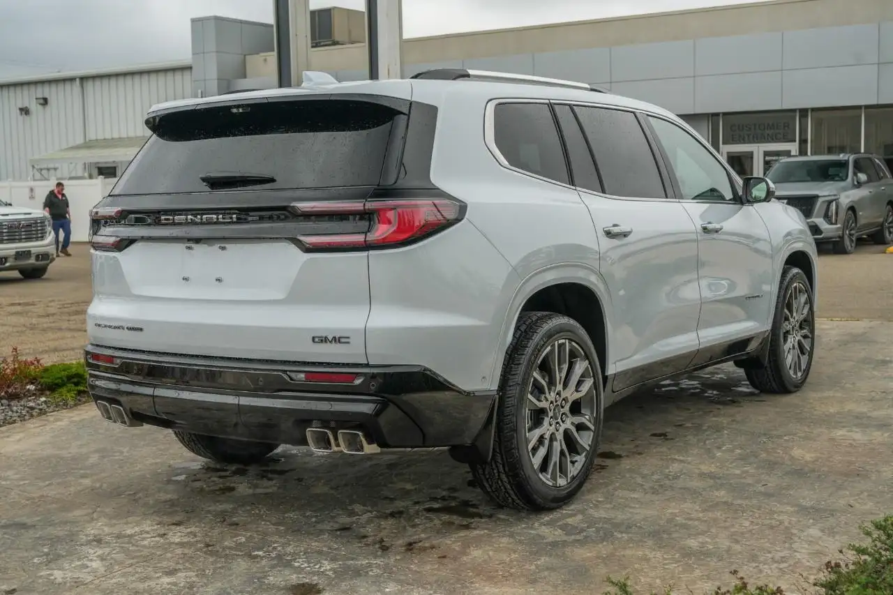 GMC Acadia снимка GMC Acadia