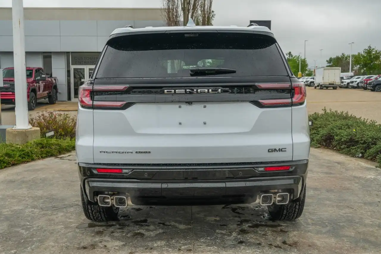 GMC Acadia снимка GMC Acadia