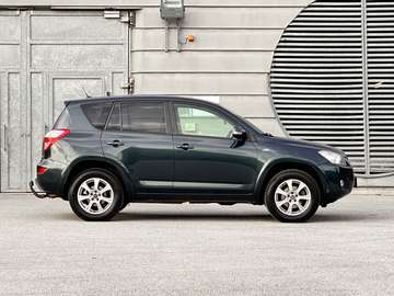 RAV4 2,2 D-4D 4WD Aut. / AHK / Pickerl neu / Leder