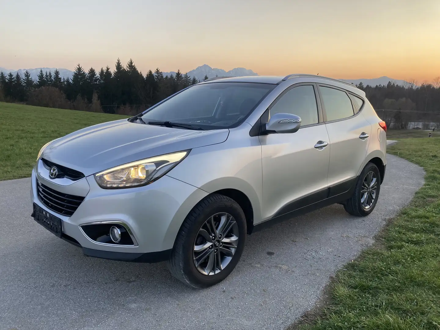 Hyundai iX35 2,0 CRDi Style 4x4 Allrad Pickerl Neu*Pdc*Temp*SHZ Silber - 2