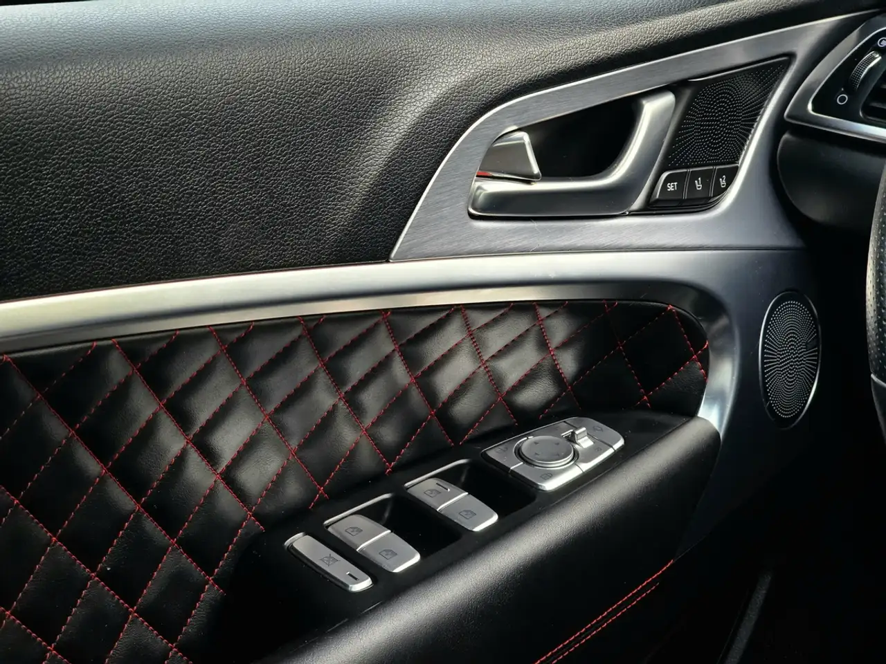 Genesis G70 снимка Genesis G70