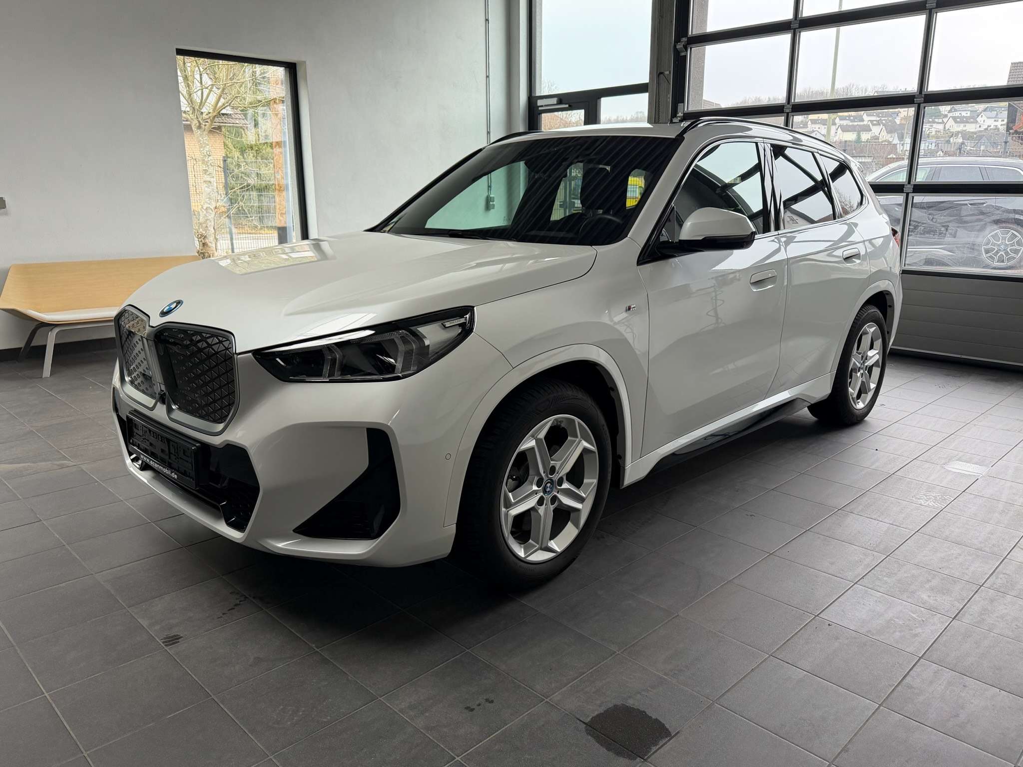 BMW iX1