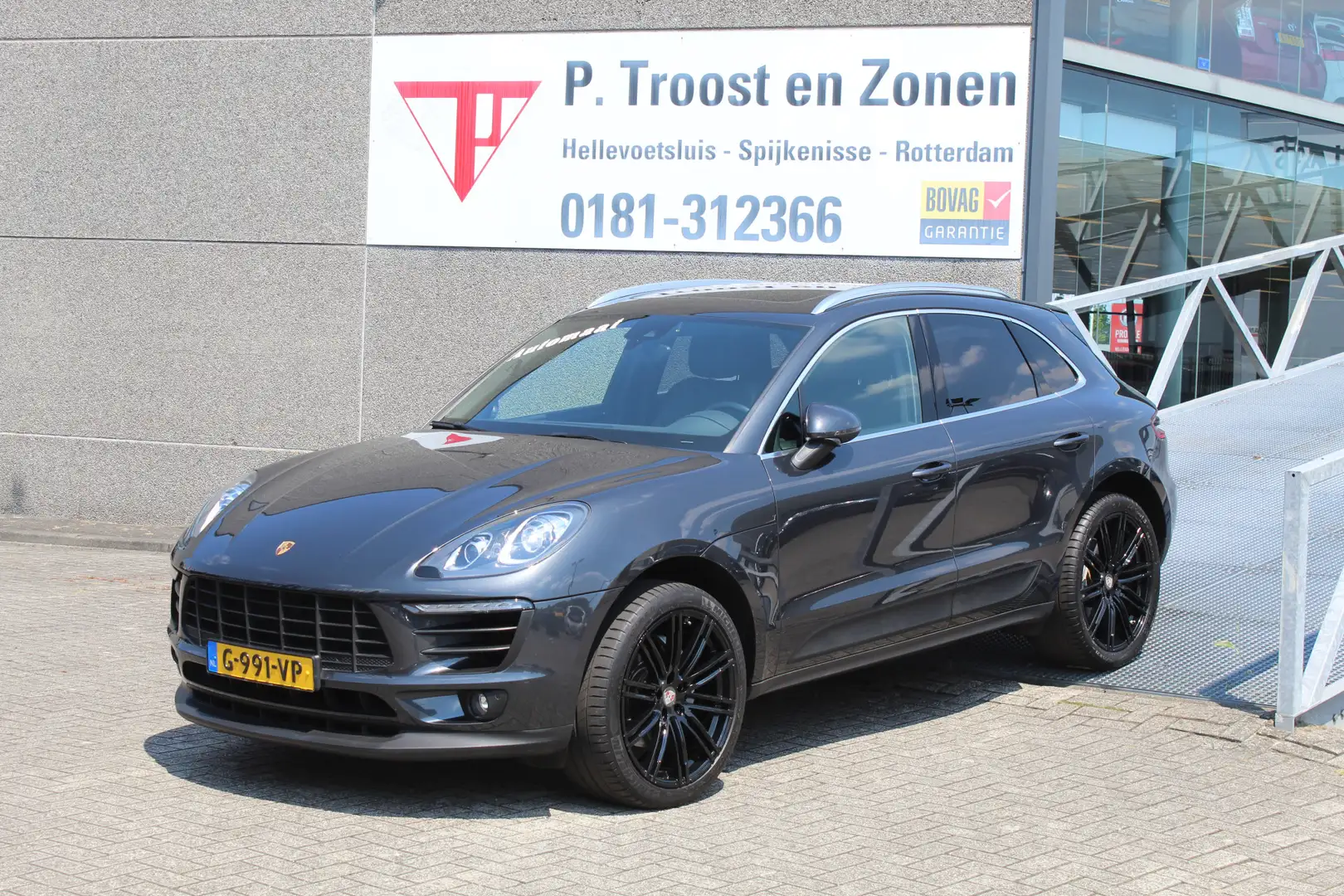Porsche Macan 3.0 S Automaat/Panoramadak/Navigatie/Achteruitrijc Grijs - 2