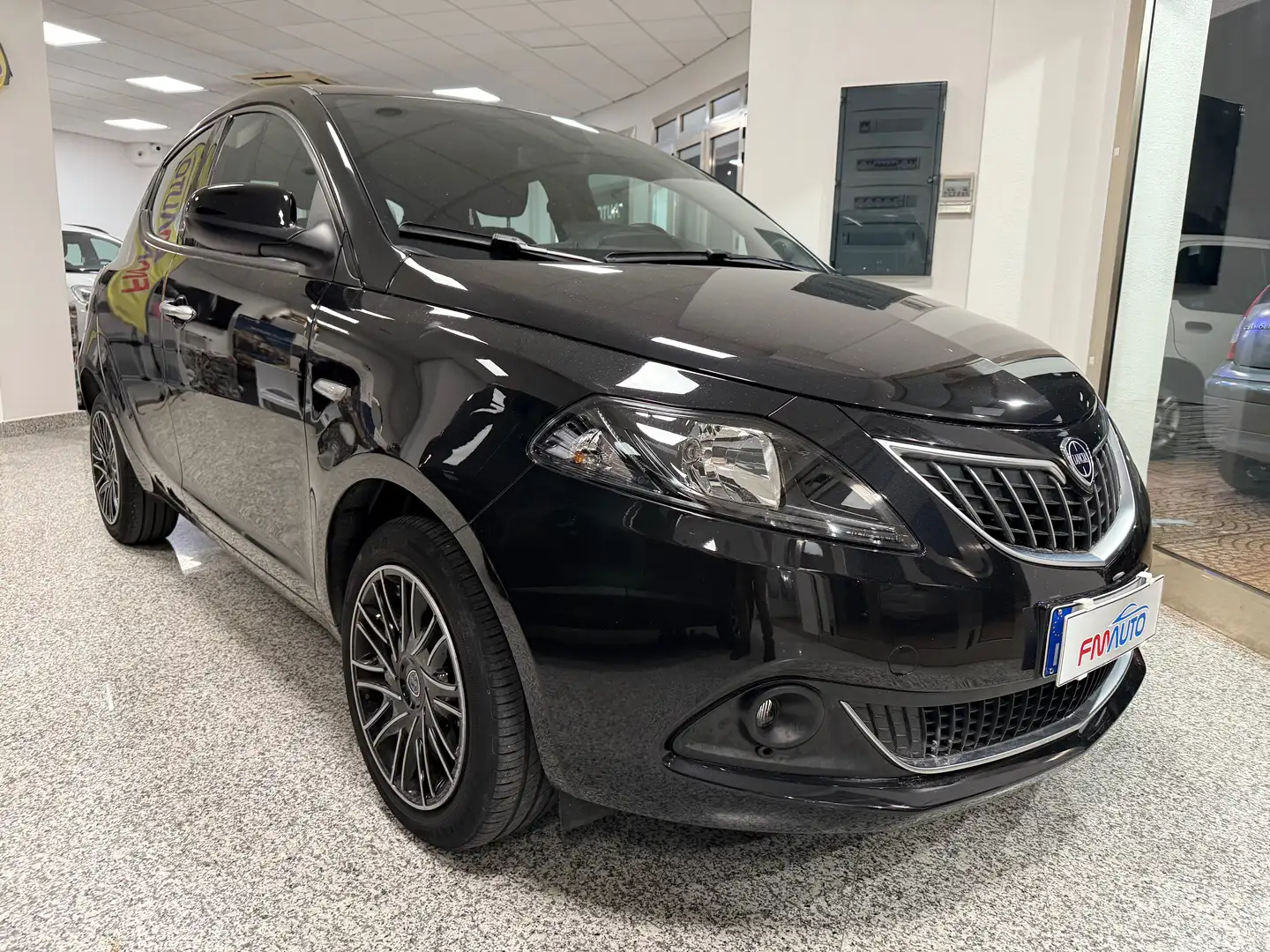 Lancia Ypsilon Ypsilon III 2021 1.0 firefly hybrid Gold s Zwart - 2