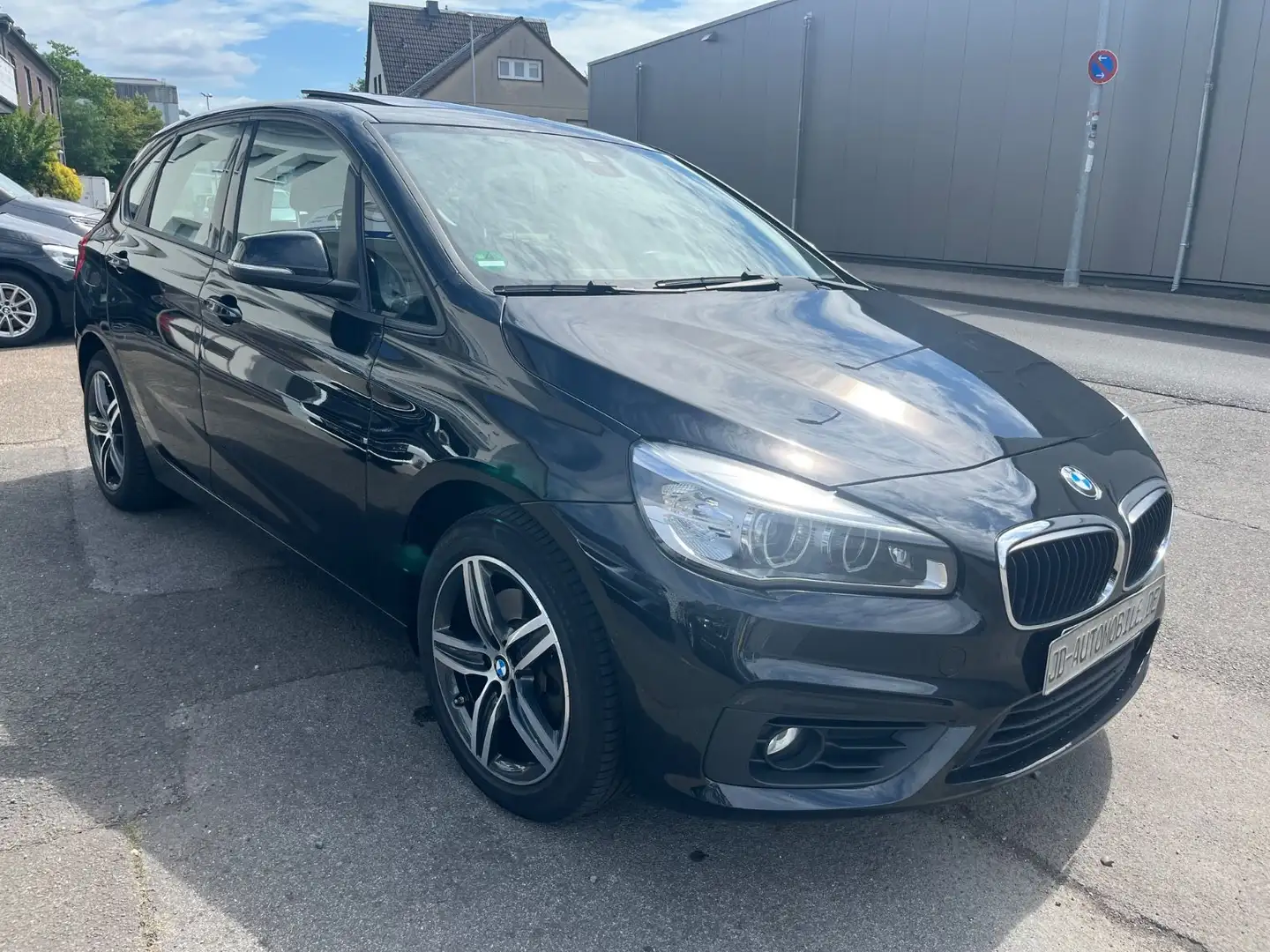 BMW 218 i Active Tourer Automatik Panoramadach AHK Schwarz - 1