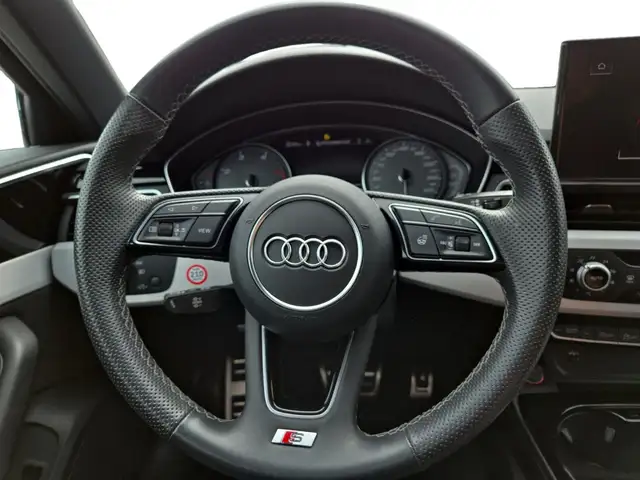Audi S4 view 13