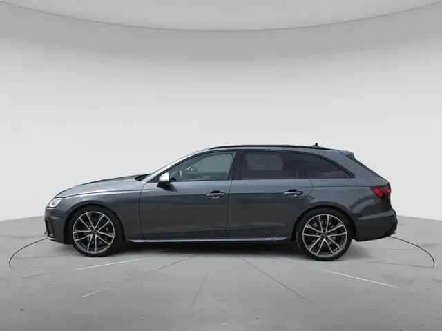 Audi S4 view 6