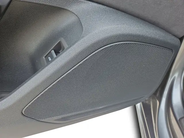 Audi S4 view 11