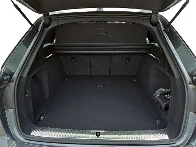 Audi S4 view 14