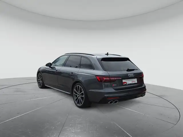 Audi S4 view 3
