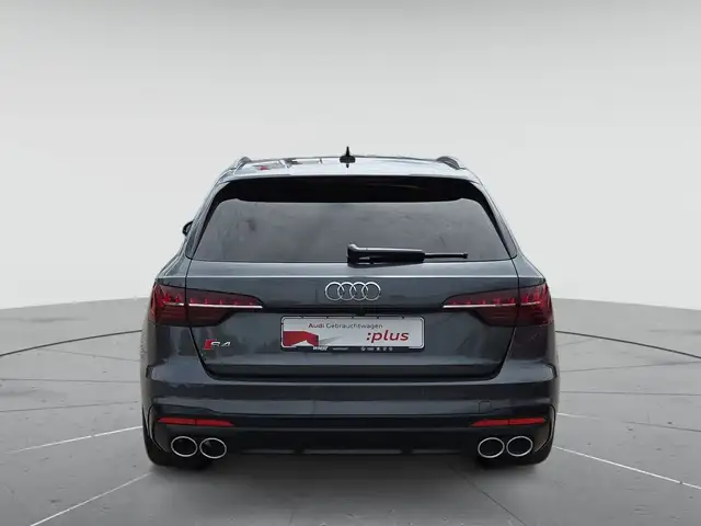 Audi S4 view 7