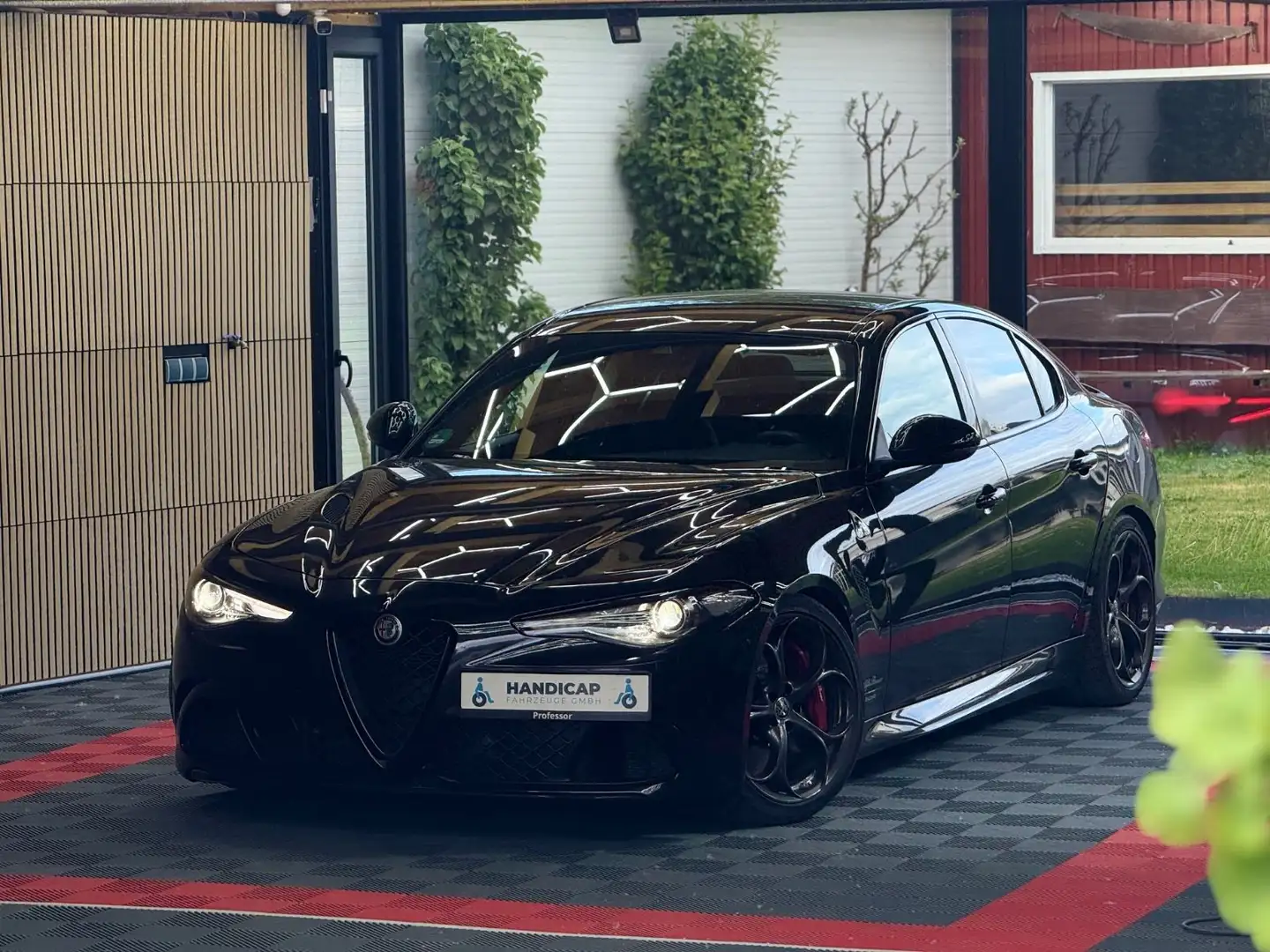 Alfa Romeo Giulia Quadrifoglio *Schaltgetriebe*Unfallfrei* Black - 1