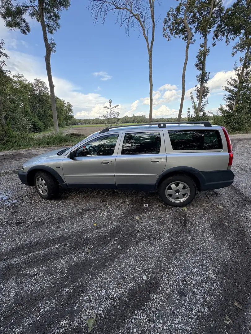 Volvo XC70 2.5 T Comfort Line Gris - 2