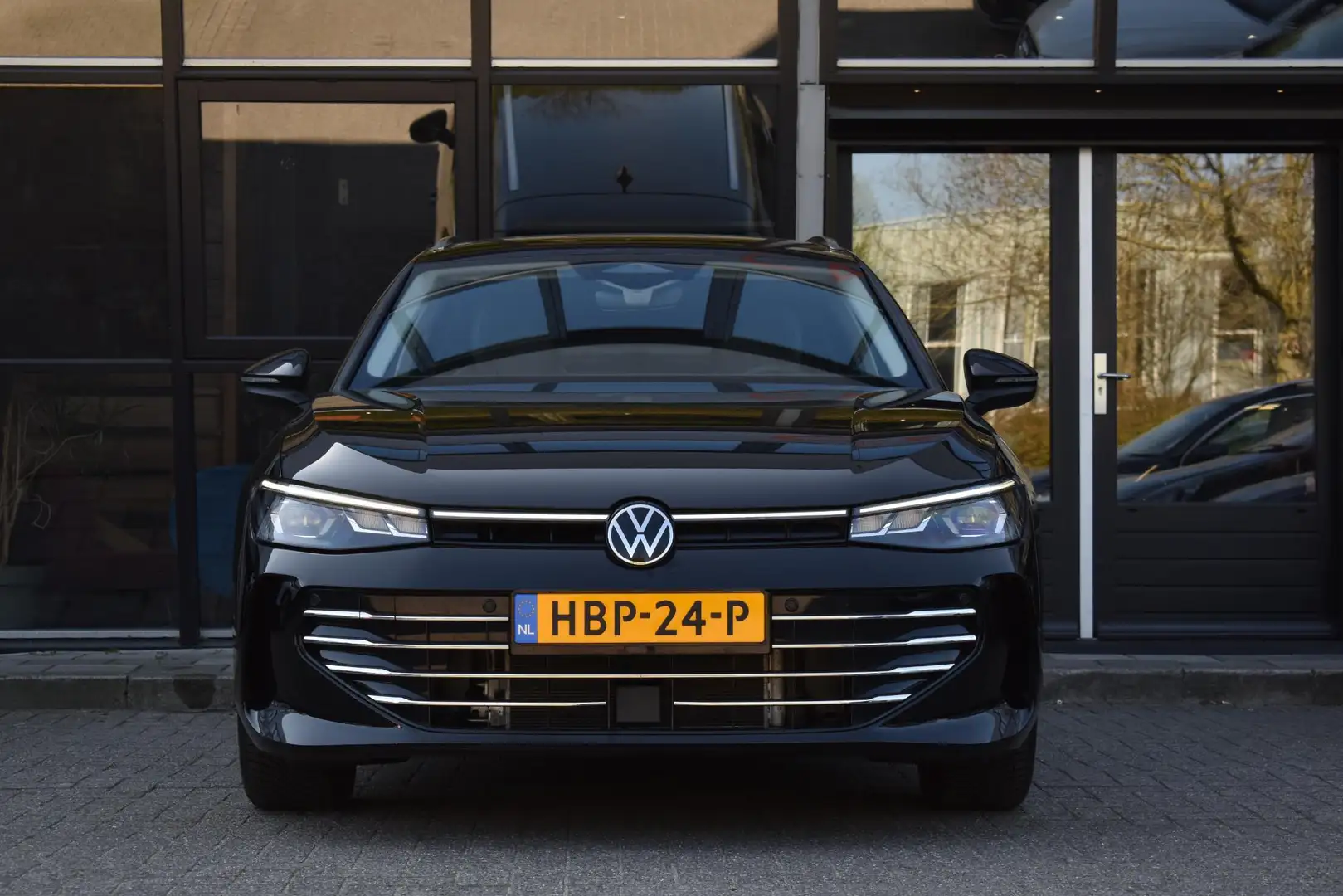 Volkswagen Passat Variant 1.5 eTSI Business Lane ACC Massage Camera Zwart - 2