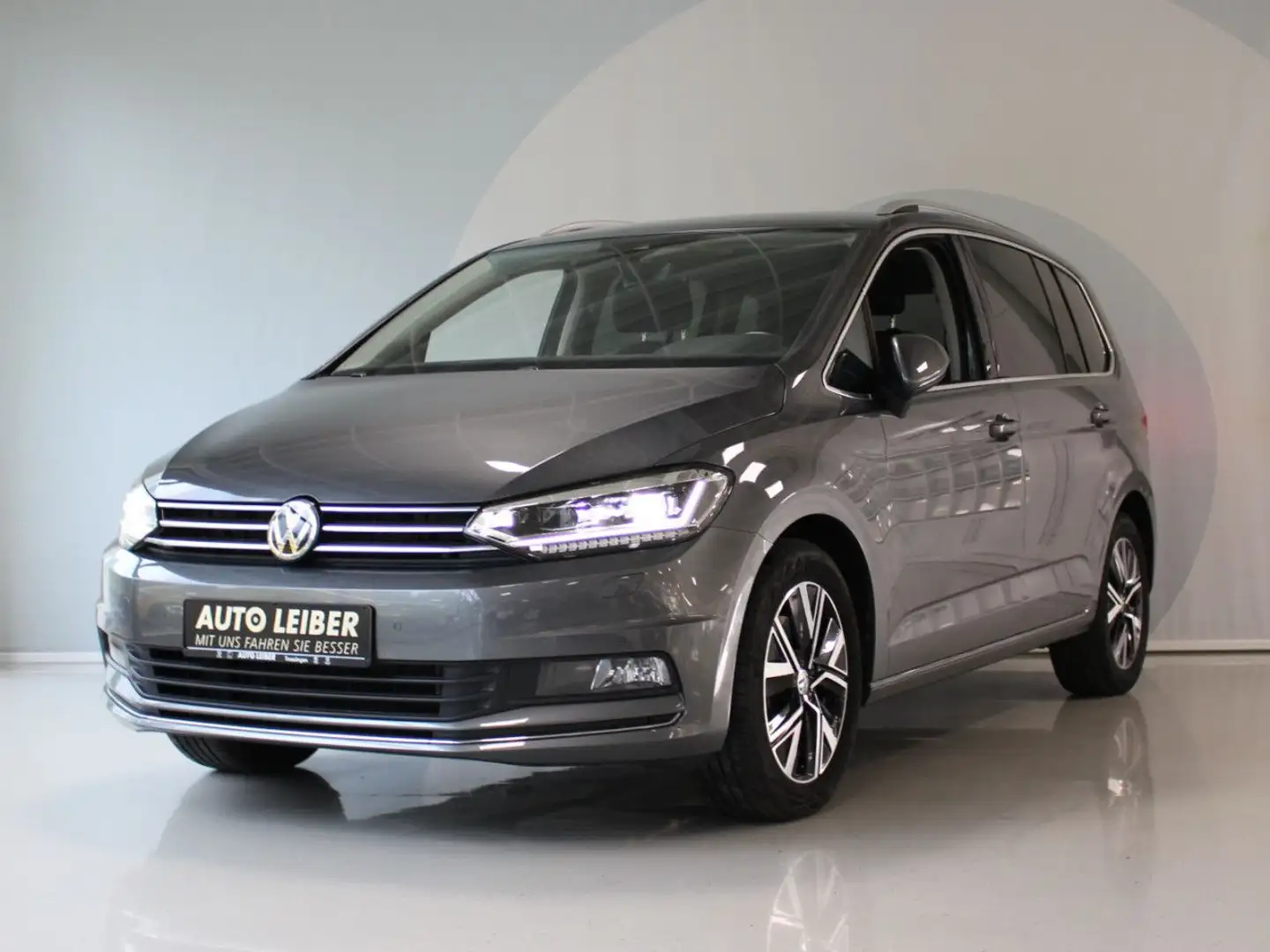 Volkswagen Touran 1.5 TSI ACT OPF 7Si./AHK/Cam. Bluetooth LED Grijs - 2