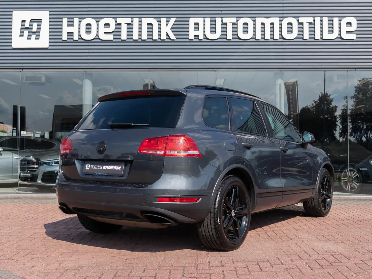 Volkswagen Touareg 3.0 TDI R-line | Pano | Lucht | Elc trekhaak Grau - 2