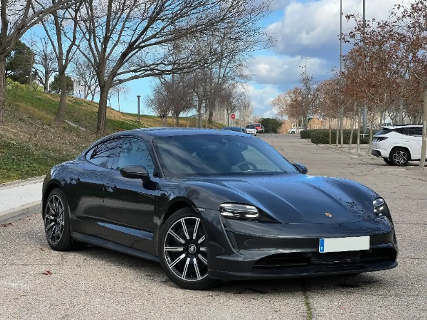 Porsche Taycan 4S Grijs - 1