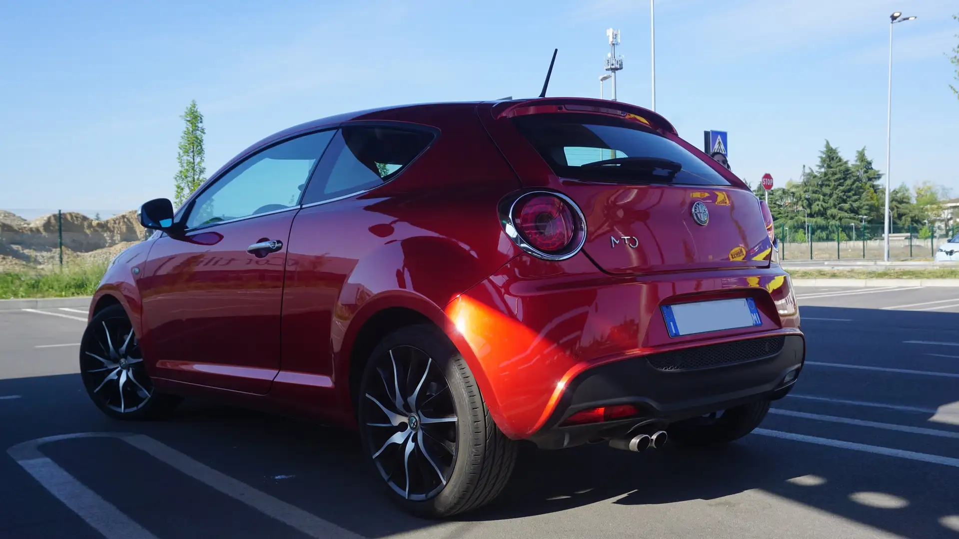 Alfa Romeo MiTo Distintictive Premium Pack, 1.4 TB 155 CV Rojo - 2
