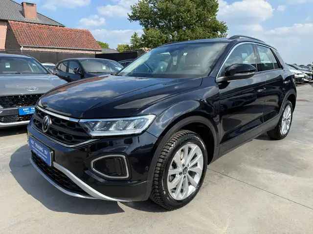 Volkswagen T-Roc view 9