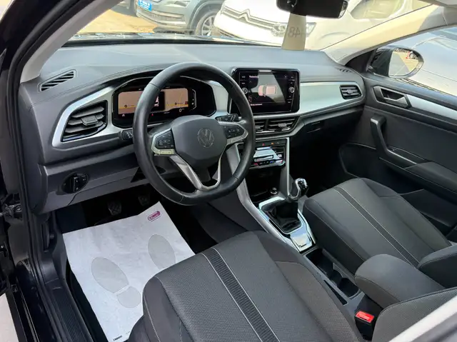 Volkswagen T-Roc view 13