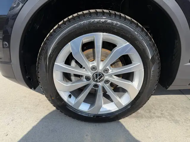 Volkswagen T-Roc view 11