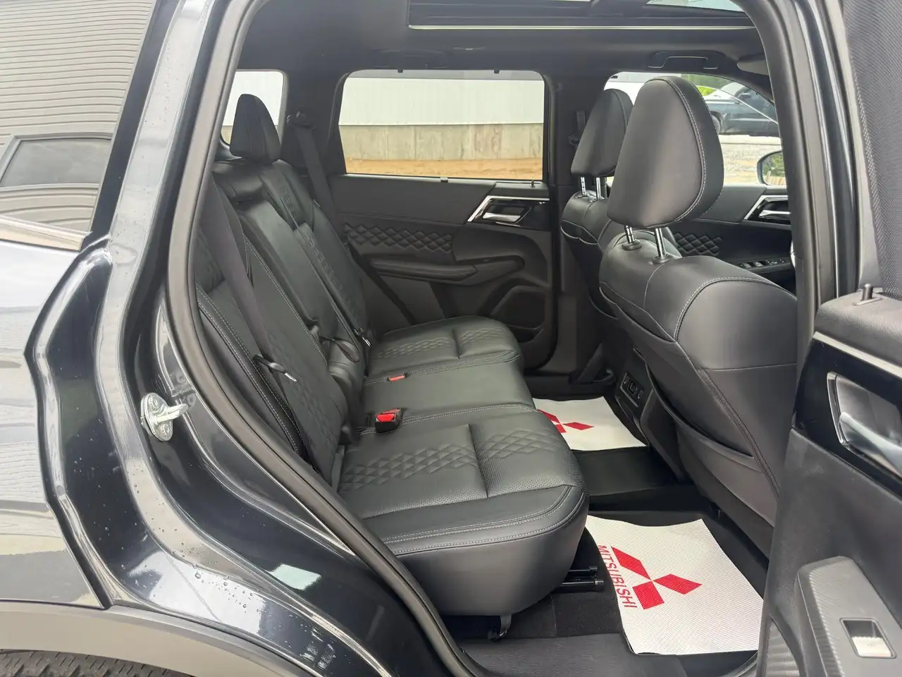 Mitsubishi Outlander снимка Mitsubishi Outlander