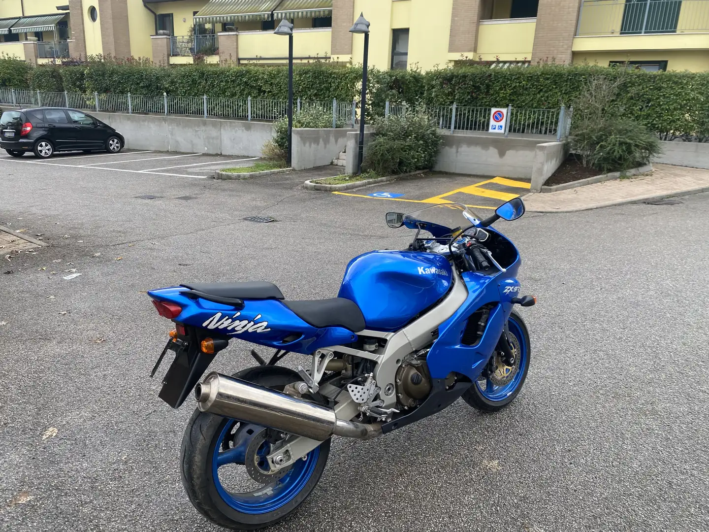 Kawasaki Ninja ZX-9R - 2