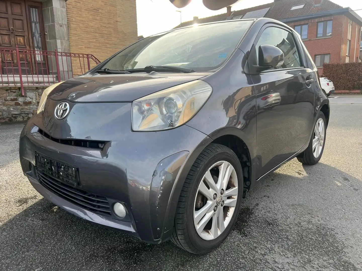 Toyota iQ iQ 1.33i VVT-i Premium Gris - 1