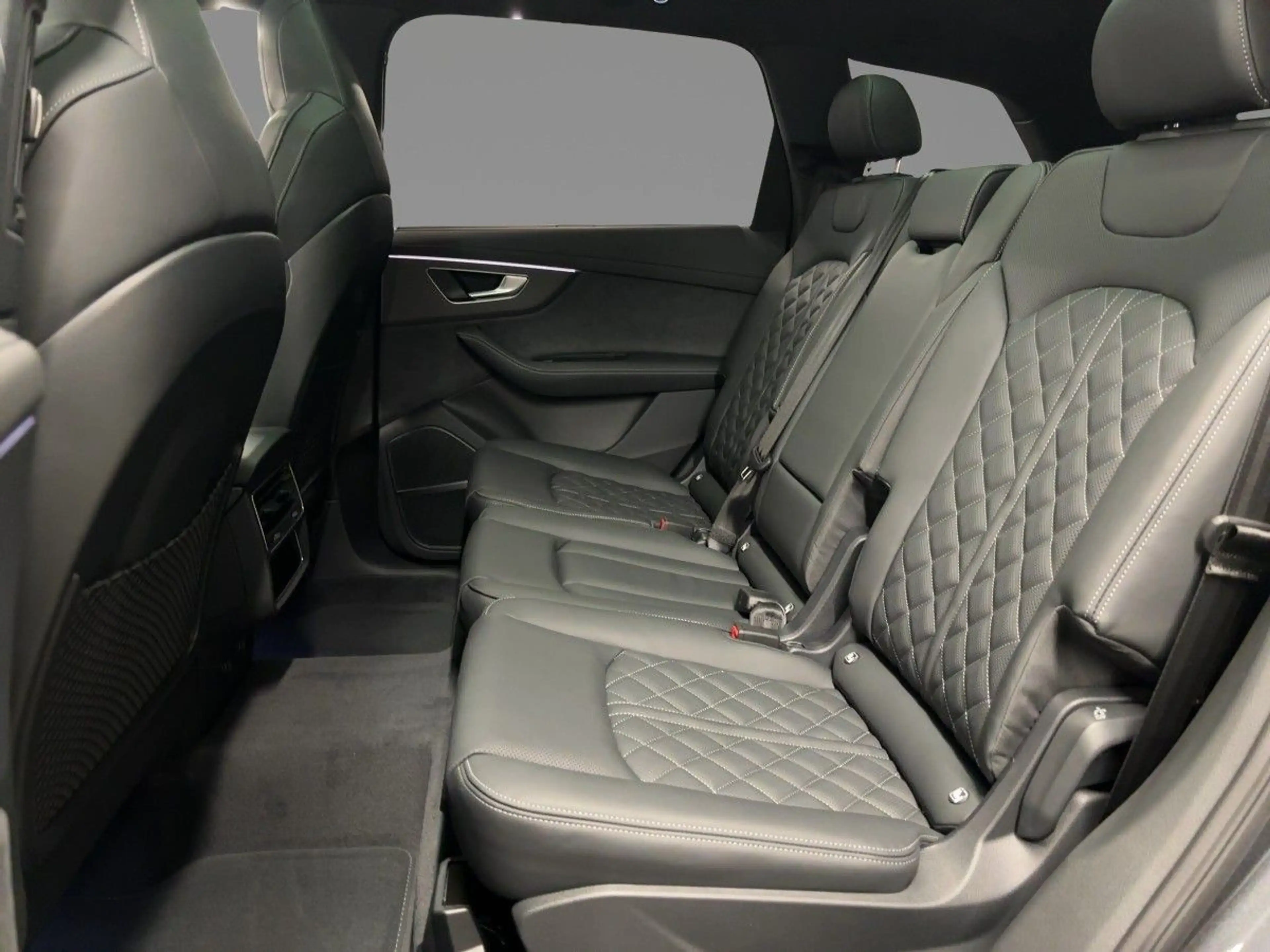 Audi SQ7 tiptronic — photo 9
