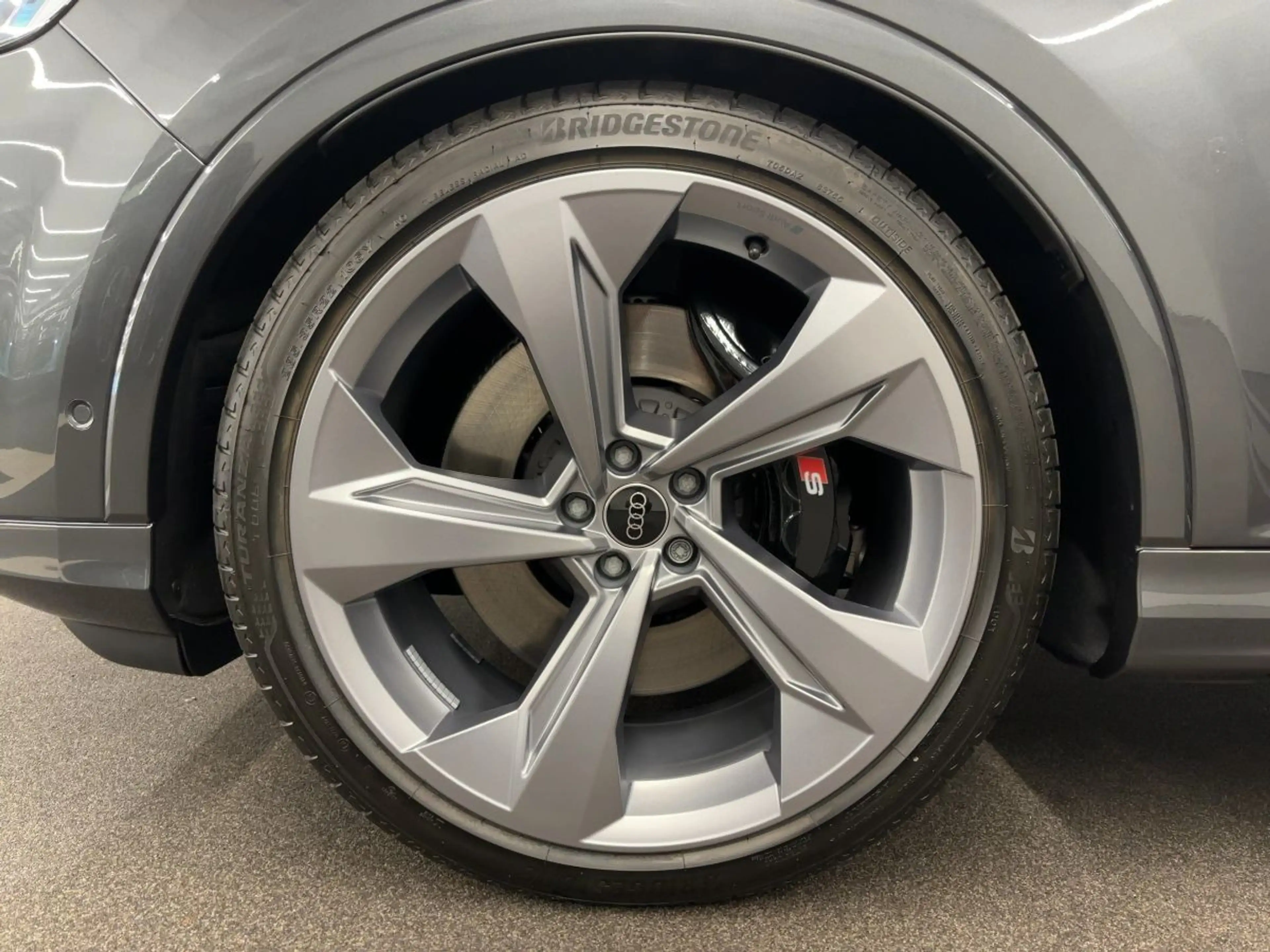 Audi SQ7 tiptronic — photo 13