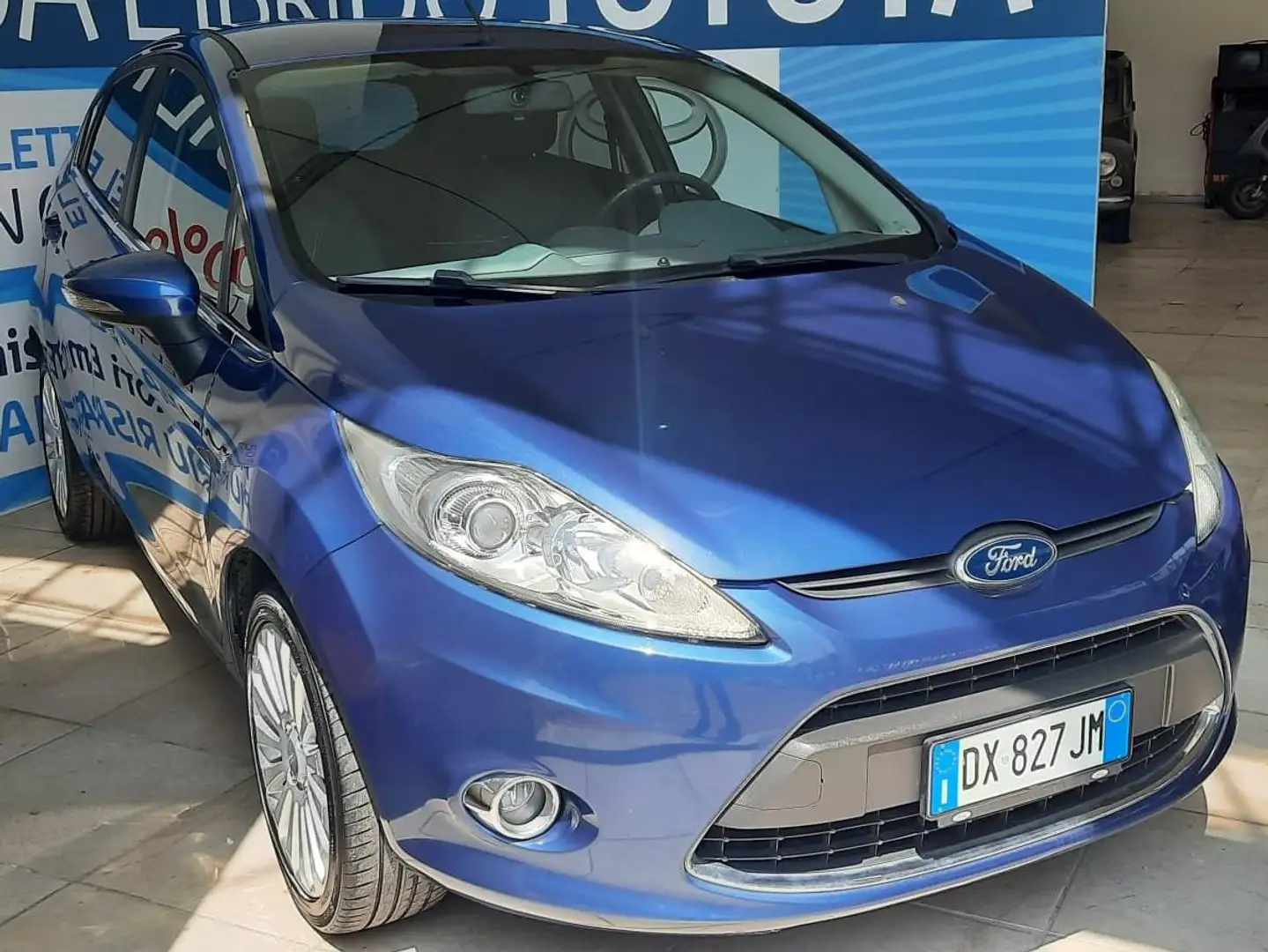 Ford Fiesta 1.2 16V 82CV 5p. Titanium Bleu - 2