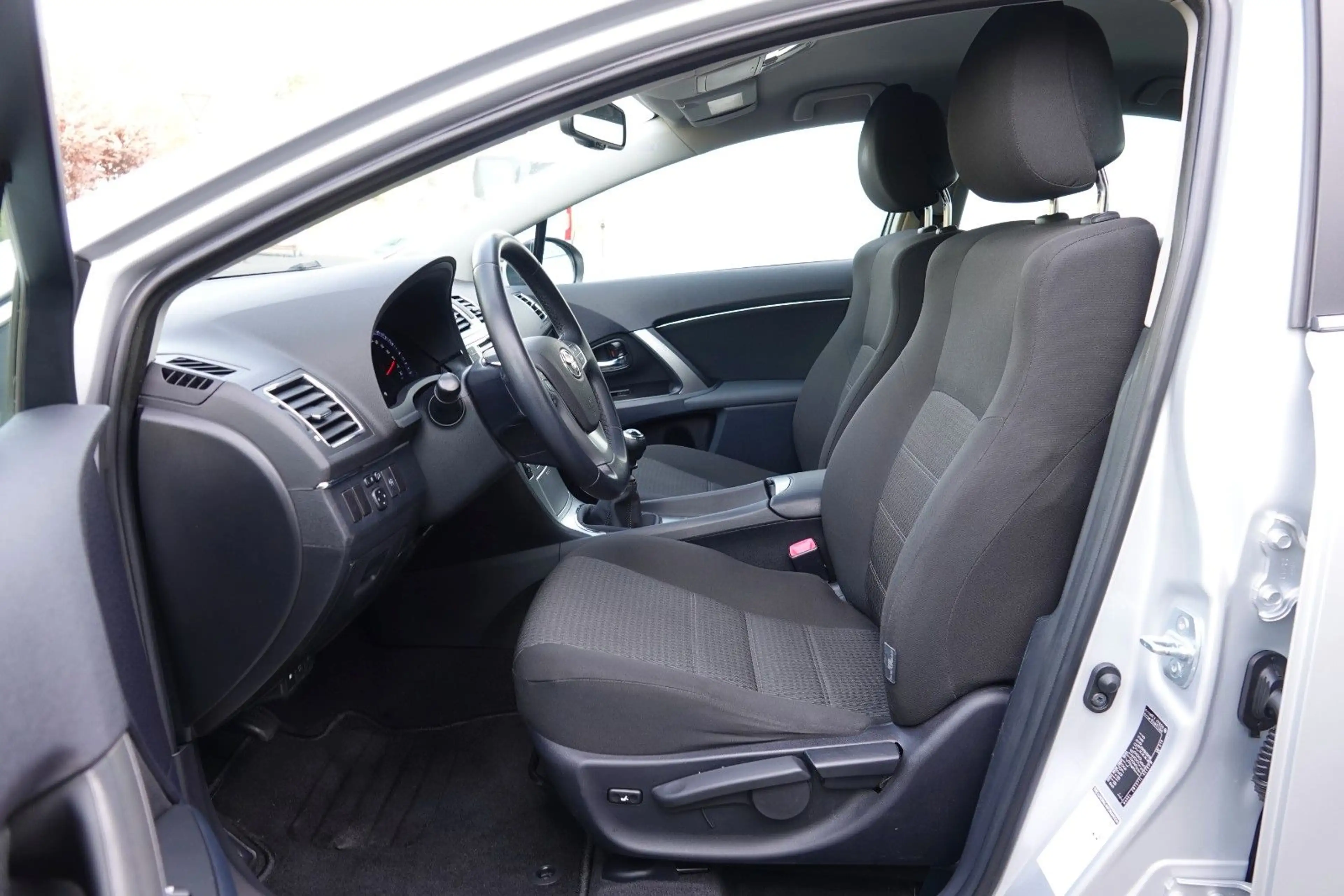 Toyota Avensis Life *GARANTIE* KAMERA* NAVI* — photo 7