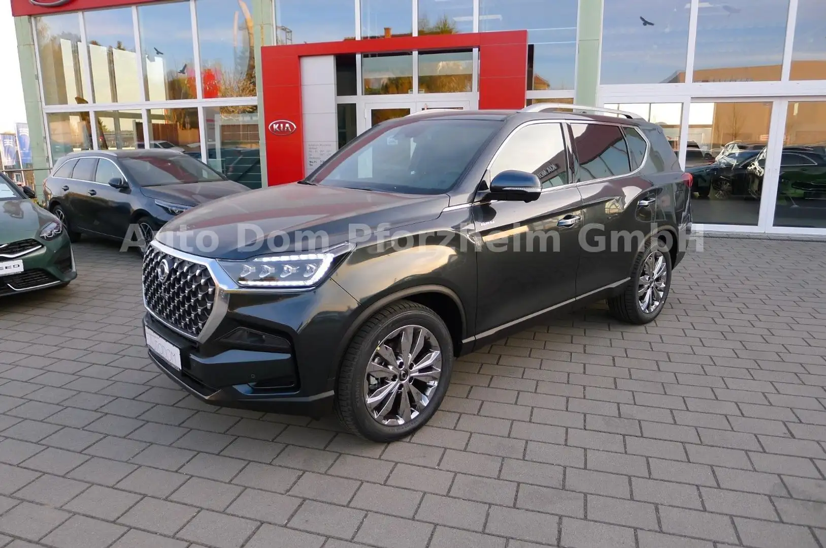 KGM Rexton REXTON 2,2 D  LUX/AWD/AT/5 Sitz/AHK Šedá - 1