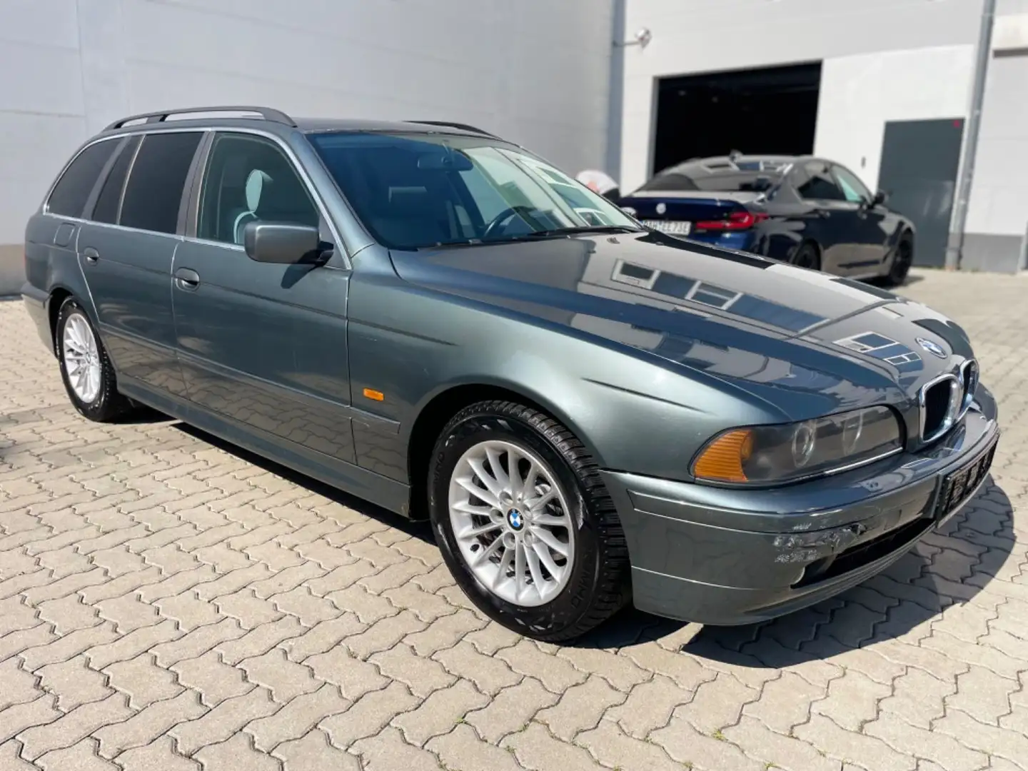 BMW 525 i A touring E39 Facelift /XENON/NAVI/GSD/BT-A Grijs - 2