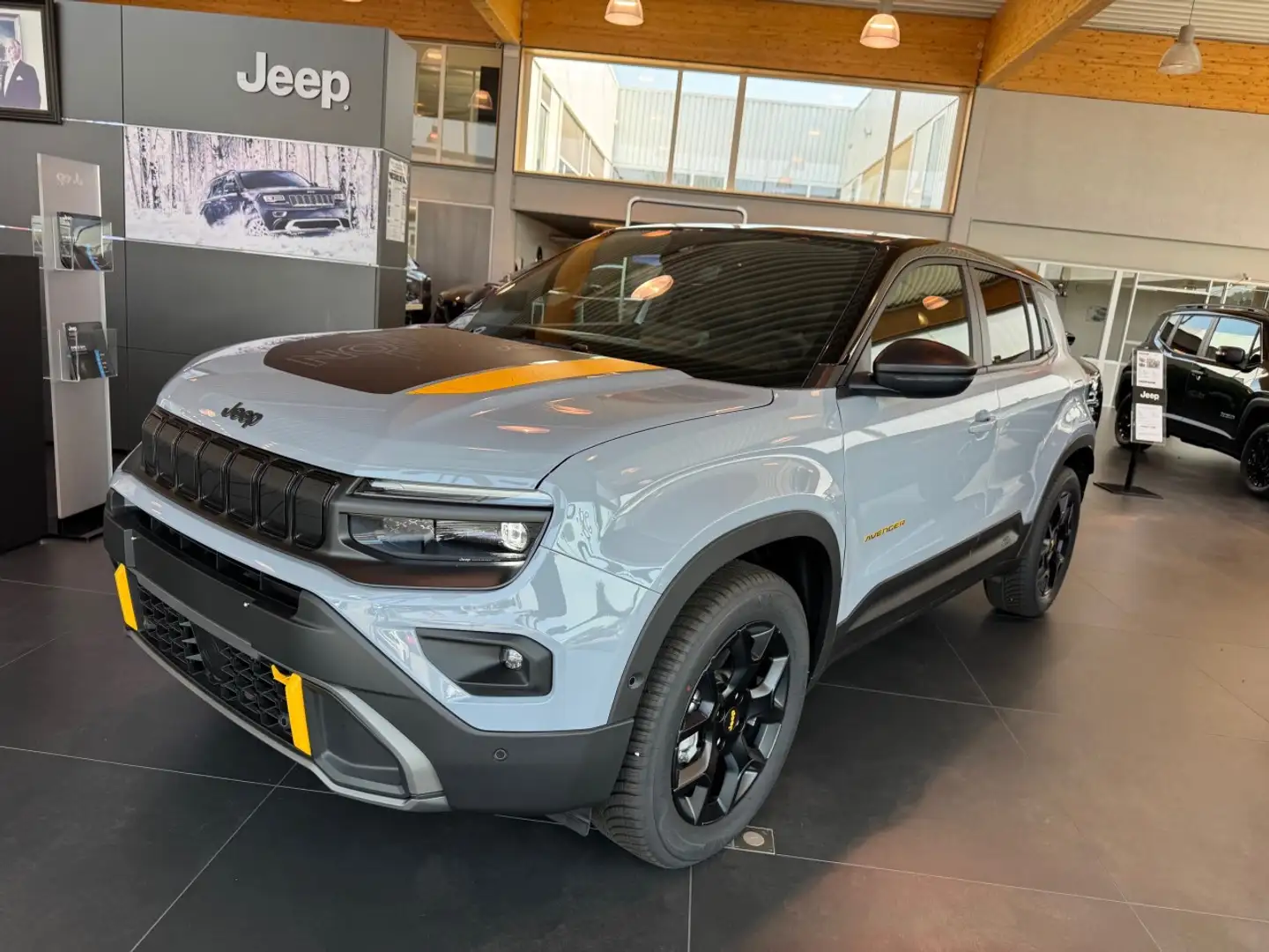 Jeep Avenger The North Face (one of 4806) 4xe Grijs - 1