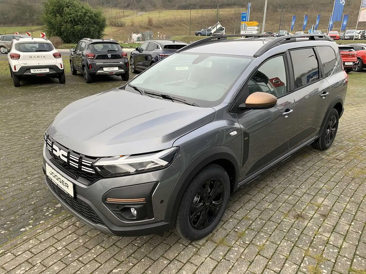 Dacia Jogger Extreme+ TCe 110 Navi SHZ PDCvo+hi+Kamera Klima Grau - 1