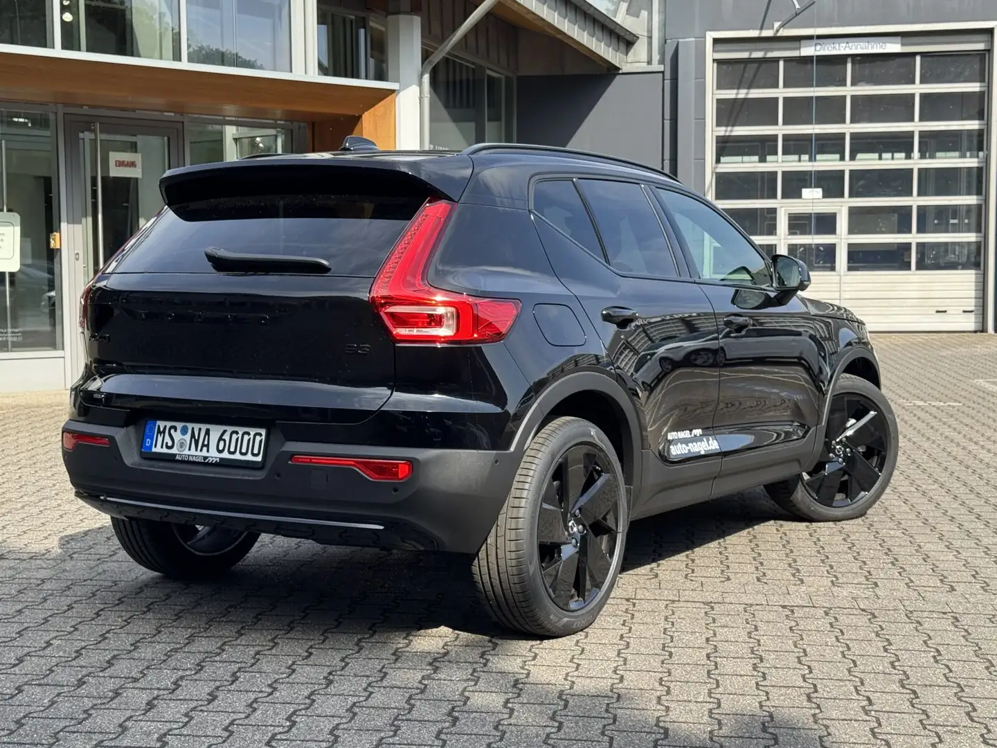 Volvo XC40 XC40 B3 Ultra Black Edition SD/Keyless-Start/LED Schwarz - 2
