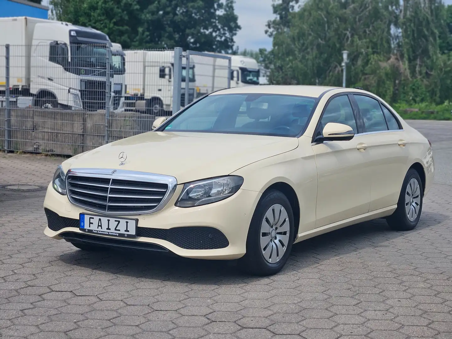 Mercedes-Benz E 200 d 9G-TRONIC Automatik Parktronik Vorne und Hinten Nero - 1