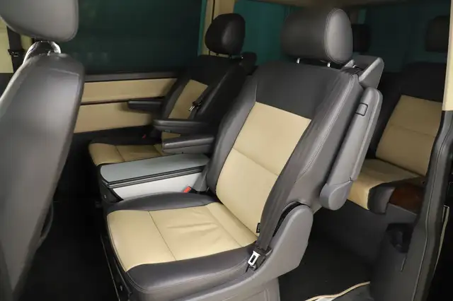Volkswagen Multivan view 12