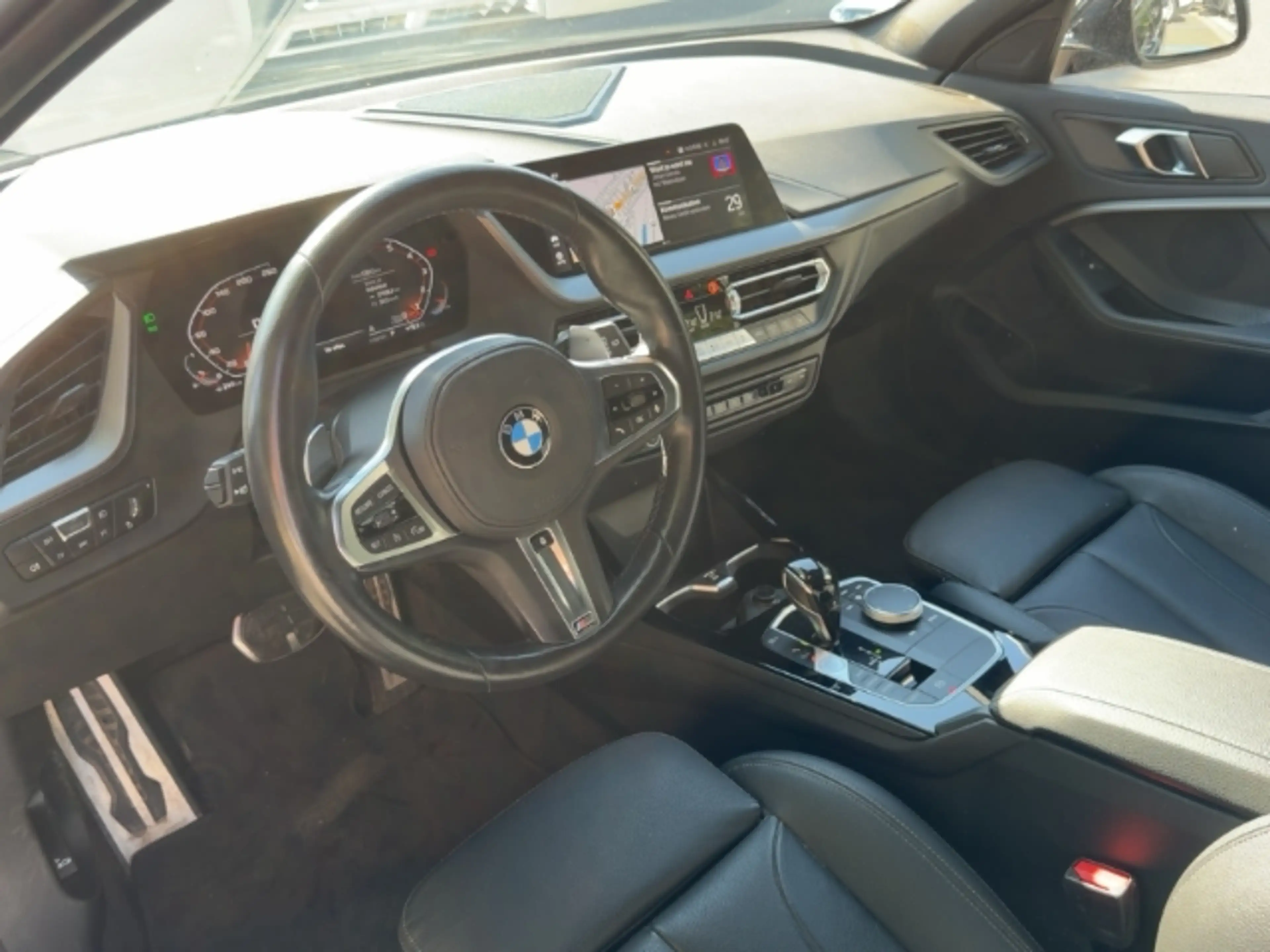BMW 135 i xDrive 5-Türer Sportpaket El. Panodach Panorama — photo 6