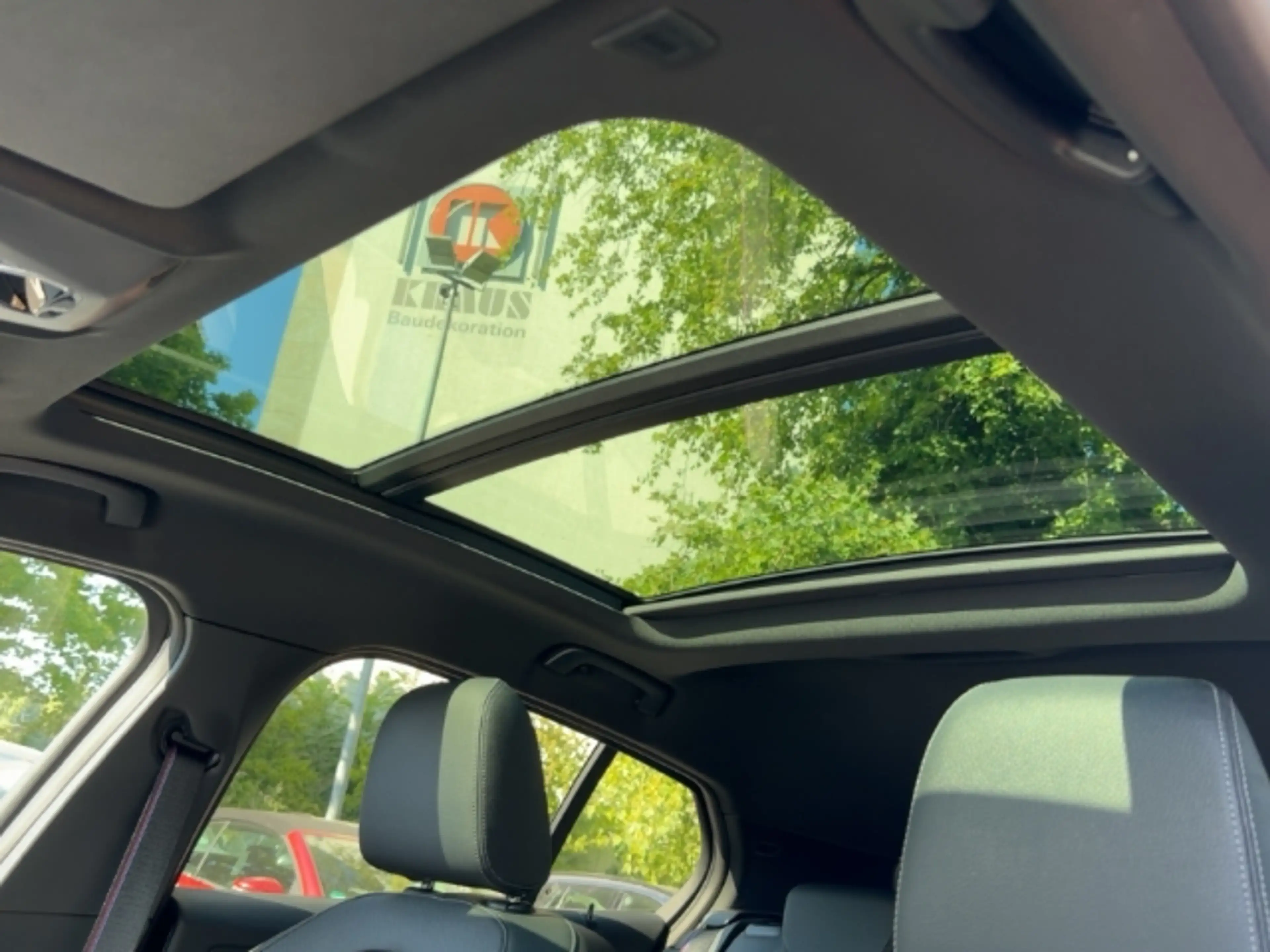 BMW 135 i xDrive 5-Türer Sportpaket El. Panodach Panorama — photo 14