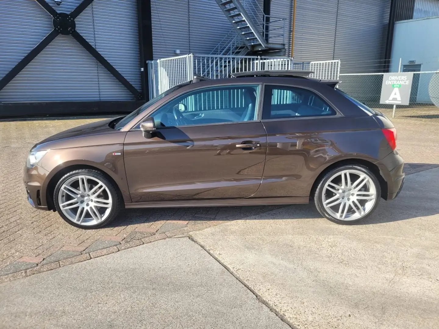 Audi A1 1.4 TFSI S edition S line 180 pk panorama en leder Bruin - 2