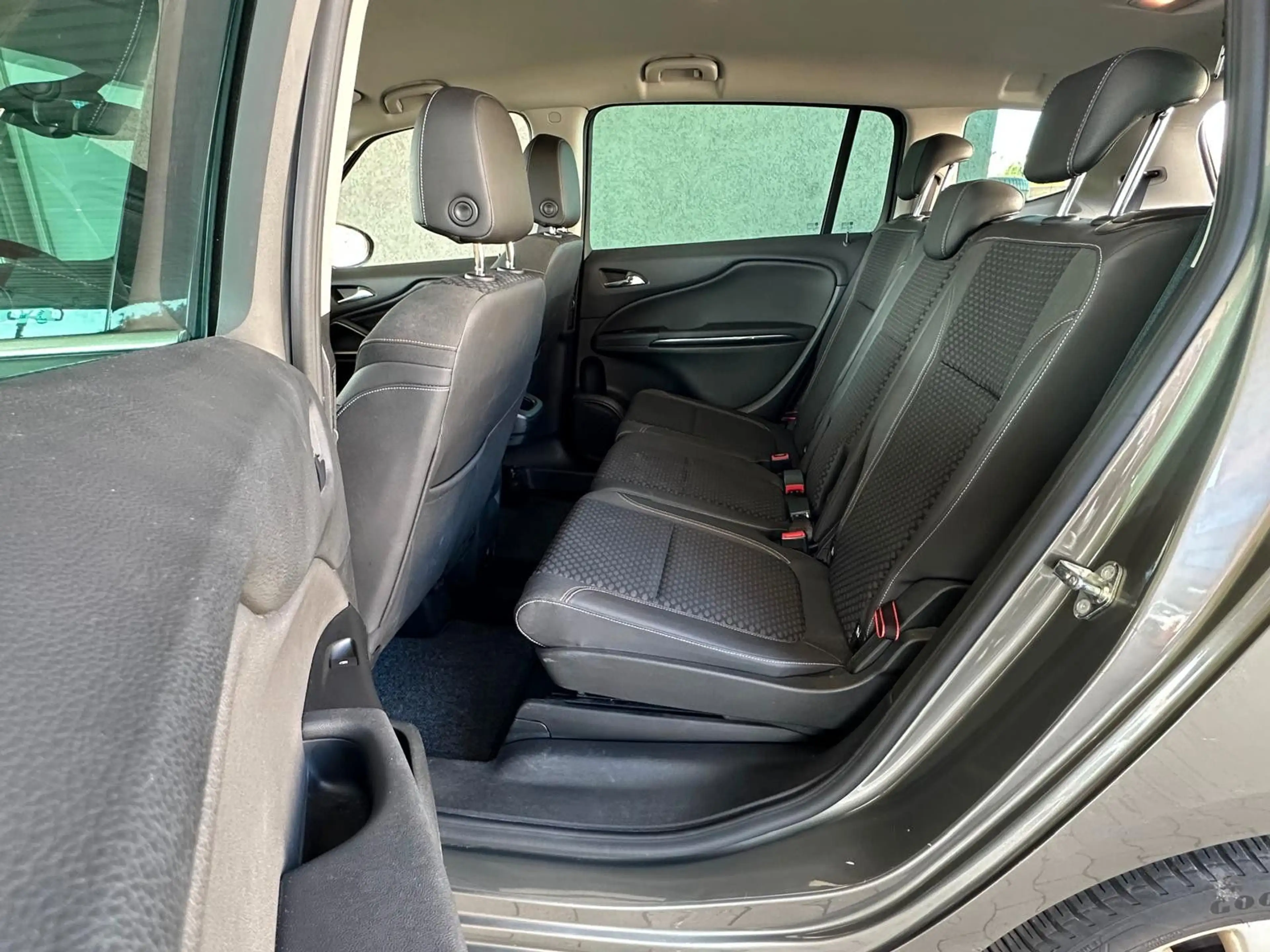 Opel Zafira Tourer *Navi*/Sitze — photo 12