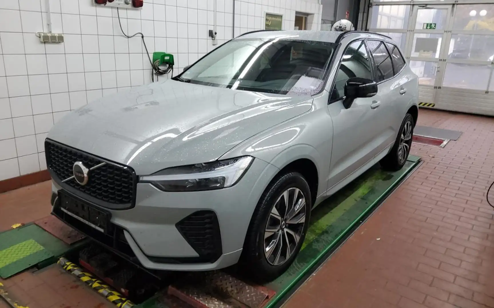 Volvo XC60 B4 Plus Dark+WINTERPAK+MEMORY+RFK+NAVI+DAB+ Gris - 2