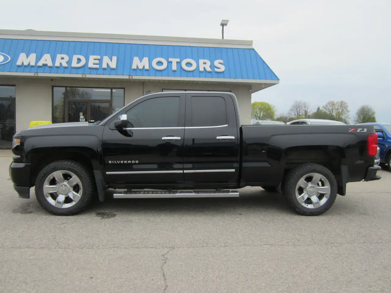 Chevrolet Silverado 1500 снимка Chevrolet Silverado 1500