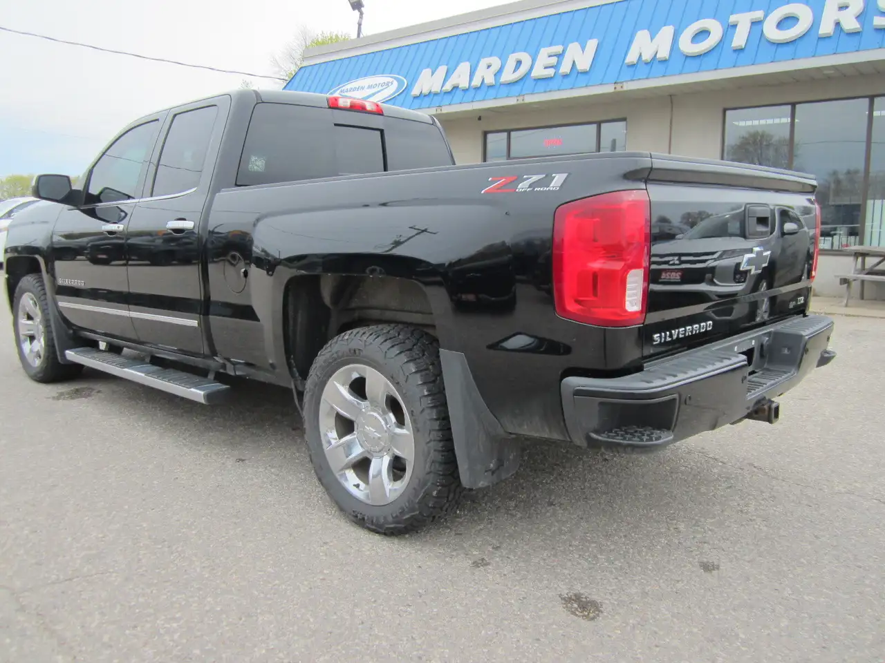 Chevrolet Silverado 1500 снимка Chevrolet Silverado 1500