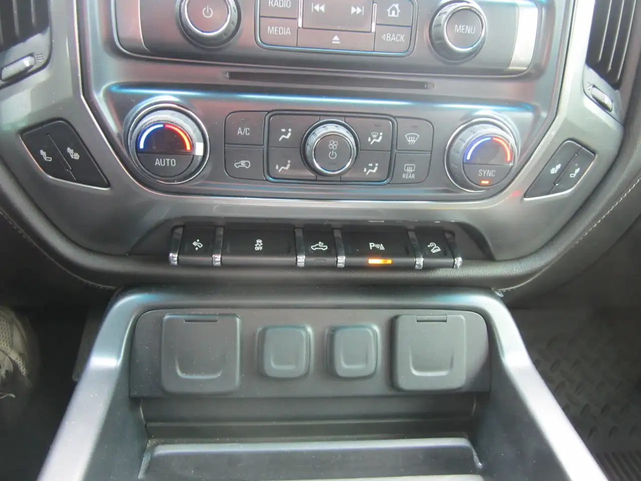 Chevrolet Silverado 1500 снимка Chevrolet Silverado 1500