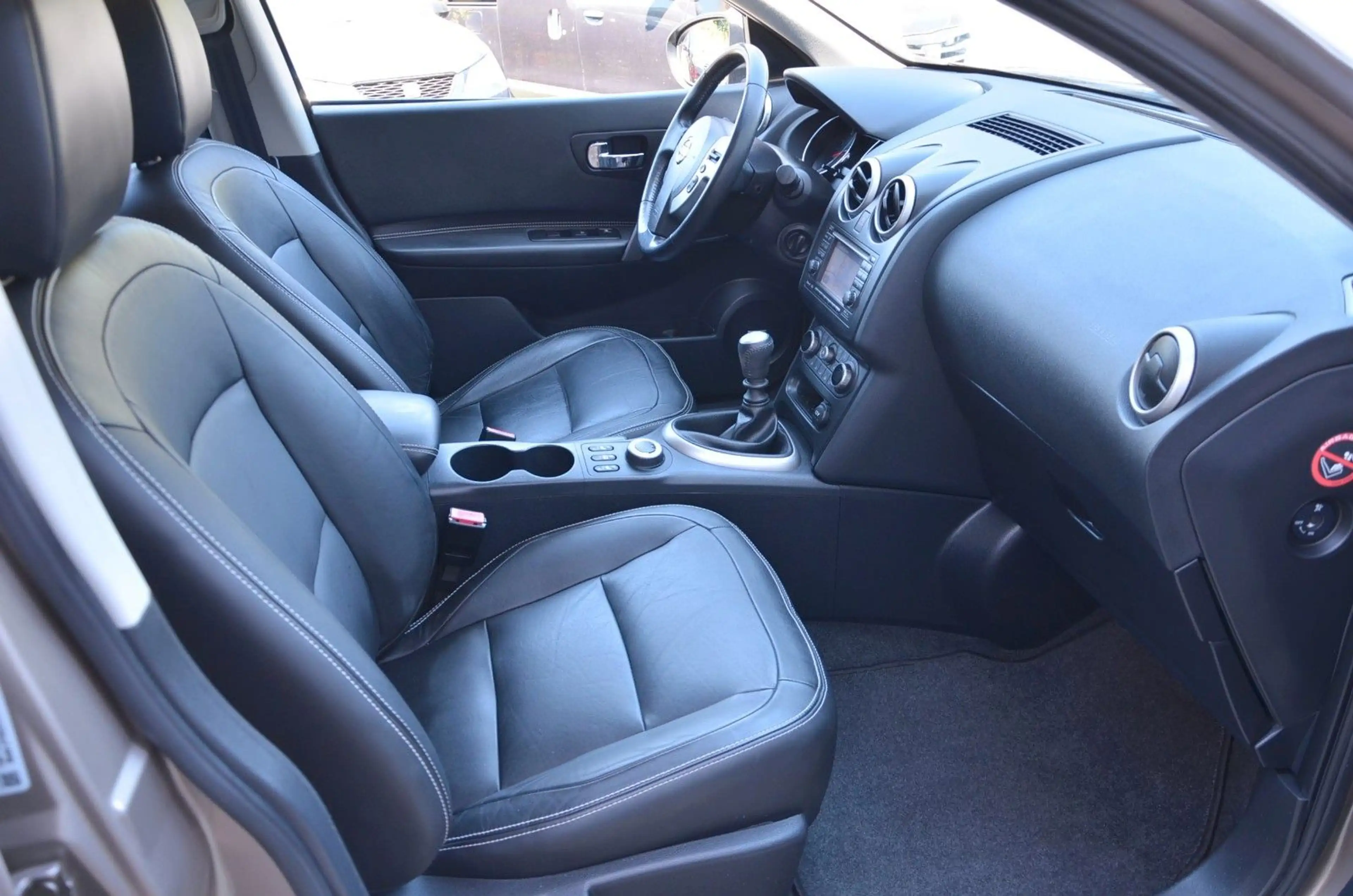 Nissan Qashqai+2 Tekna 2.0 dCi 4X4 Navi 7 Sitze Xenon — photo 11