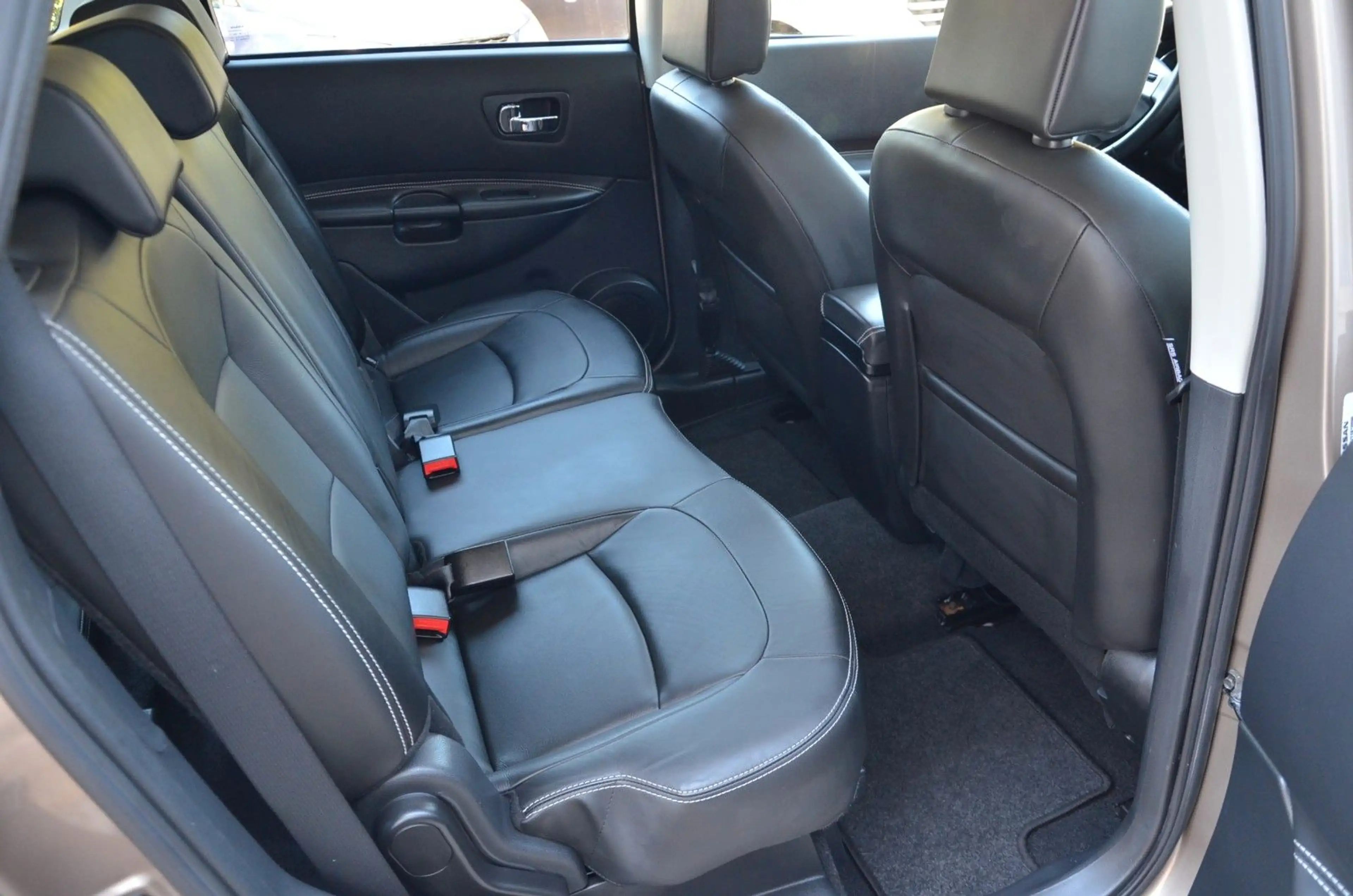 Nissan Qashqai+2 Tekna 2.0 dCi 4X4 Navi 7 Sitze Xenon — photo 14
