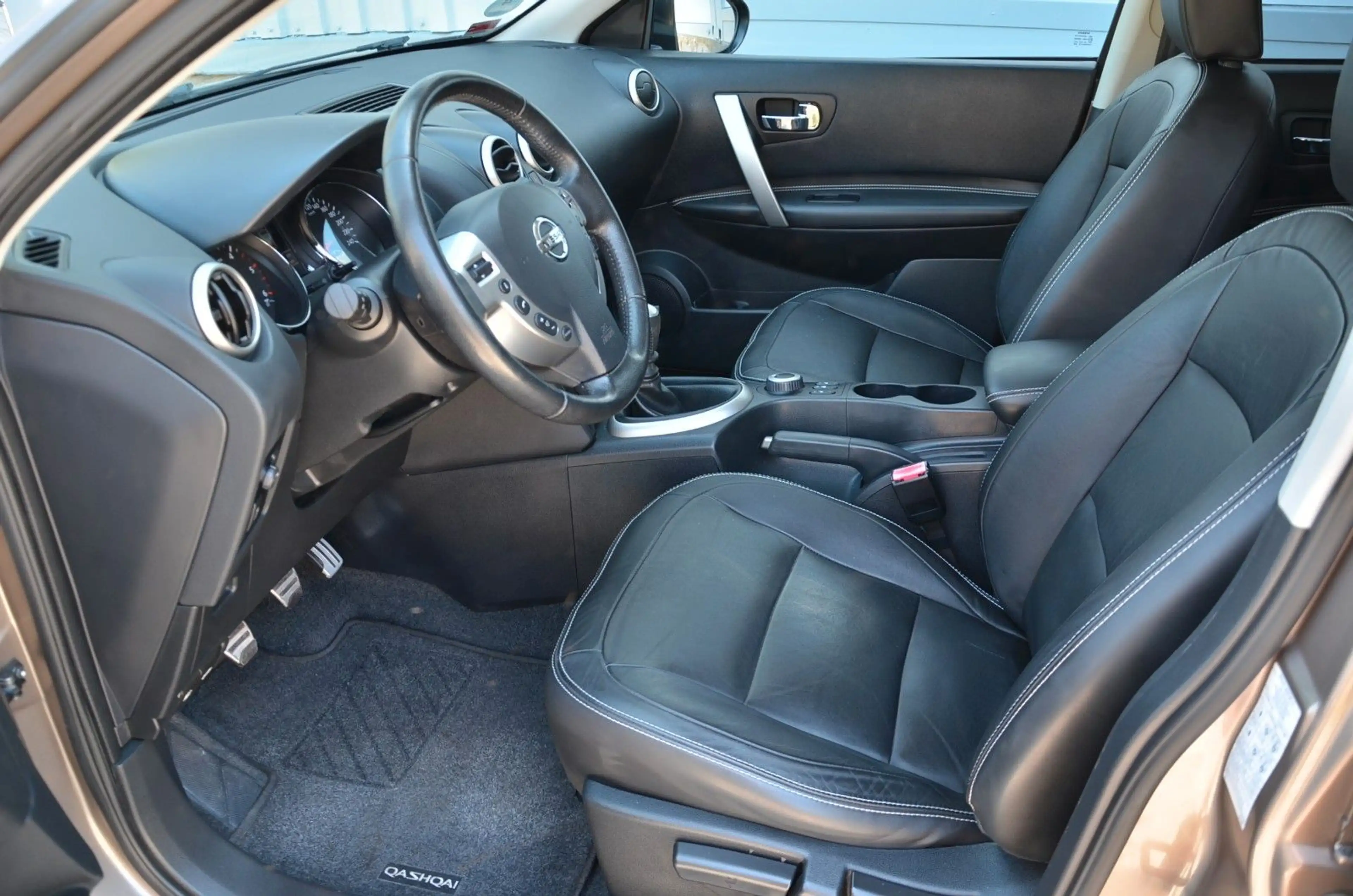 Nissan Qashqai+2 Tekna 2.0 dCi 4X4 Navi 7 Sitze Xenon — photo 9